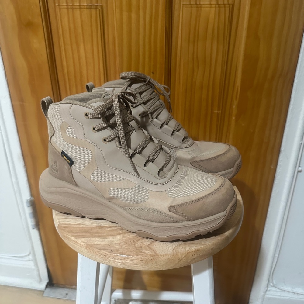 Teva Beige/Tan Lace-Up Hiking Boots Geotrecca